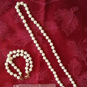 NWOT PREMIER DESIGNS PEARL NECKLACE AND BRACELET!